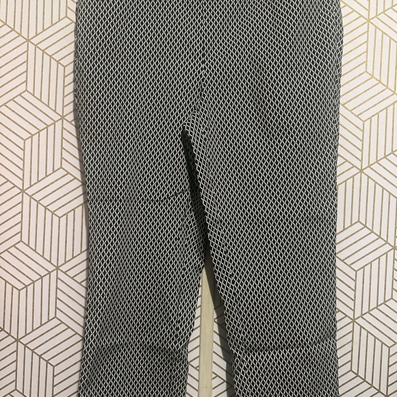 NWT Rafaella Black & White Print Stretch Pants – Size 10 - Picture 2 of 6